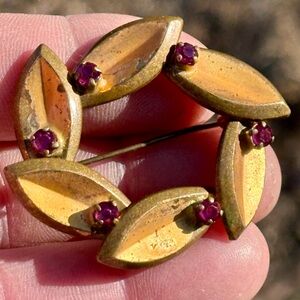 Lovely Vintage Austrian Wreath Brooch!